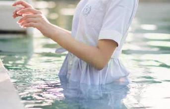 在线查阅“17一起吃瓜”官网的消息，我的表情是不是有点懵？
