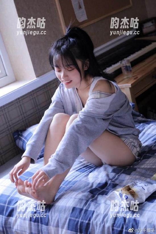 51吃瓜 在51吃瓜网页上找今日新鲜瓜,感受一波“果味”。