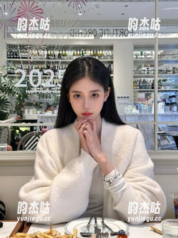 51最新吃瓜苹果版：原来听过的黑料都是冰山一角，下面藏着更多惊人吧