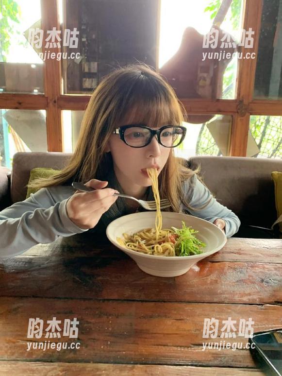 718吃瓜网 “718吃瓜网下载攻略,直达你的娱乐圈流量线!”每个瓜都能撩动小心肝呢!