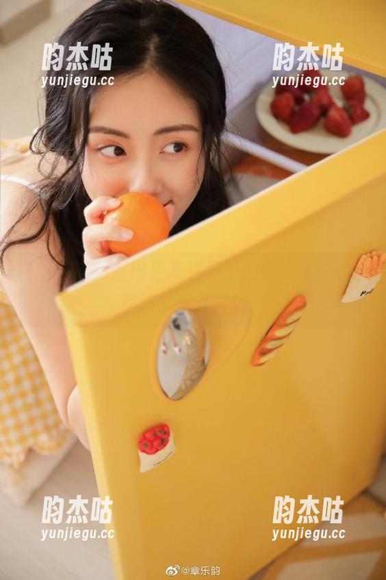 嘴巴里塞满瓜子的你，91黑料直达了好戏开场！