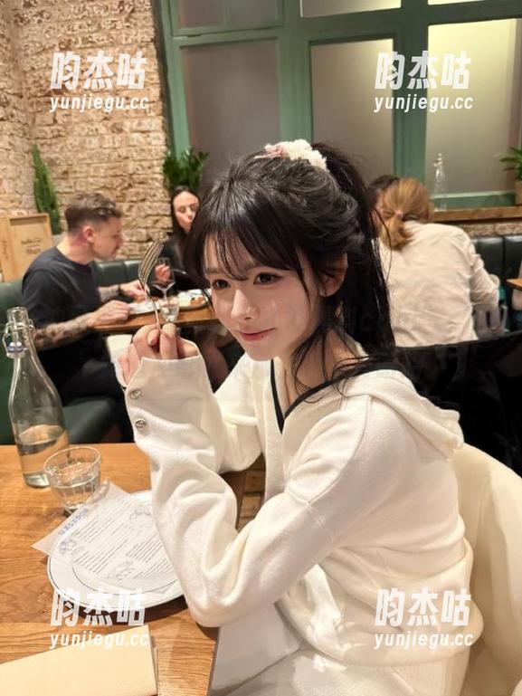 导航到“冲哥黑料cghl”：才知道冲哥原来那么复杂，哈哈
