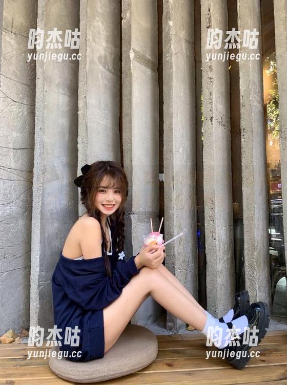 最新热点：在吃瓜网的24小时贴吧里，围观大叔和小妞发神经！