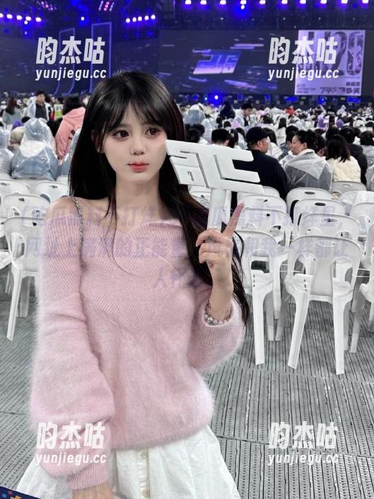 51吃瓜黑料不打烊里，网址上满满的正能量，风格和我一样都让人怀疑。