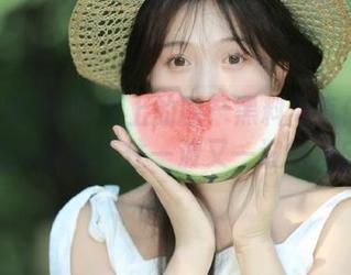 网页上的国产黑料简直像调料，吃瓜时忍不住一波又一波的反应！