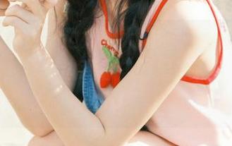 一边妈妈大喊“一天不看就老十岁”，我一边观看“明星黑料”放松身心！