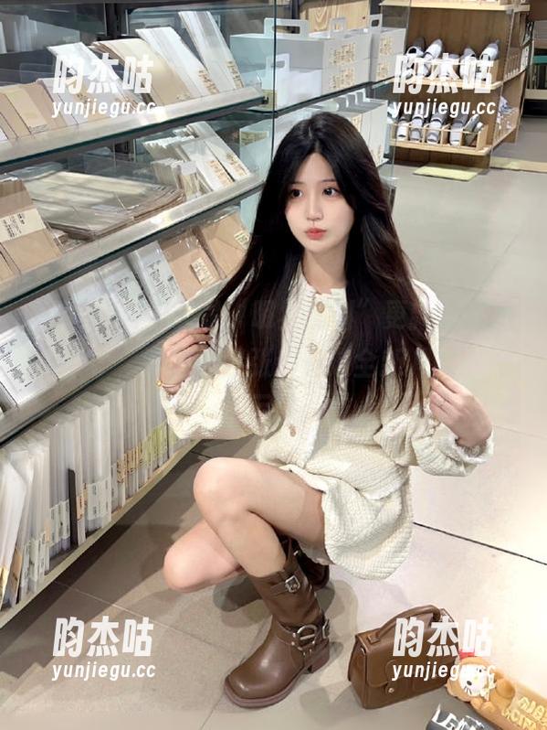 又是“明星黑料”更新，是我想多了，昨夜的紧张都在这全新八卦中烟消云散。