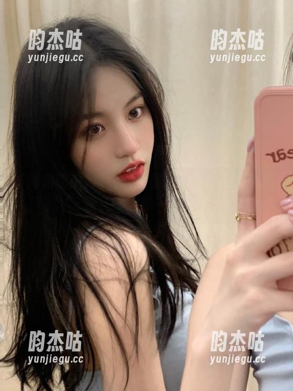 海角吃瓜 海角吃瓜视频:吃瓜界的新标准,一边瞧一边乐!