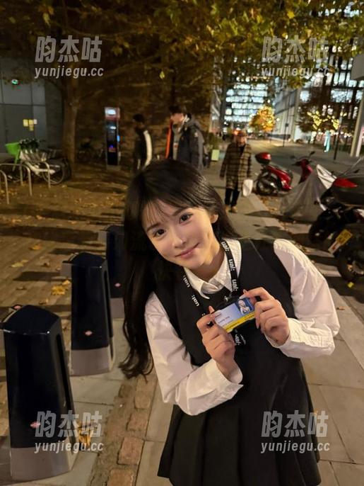 黑料吃瓜不打烊 黑料吃瓜不打烊首页,在线污节奏如流水,简直像是社交网络的快餐。