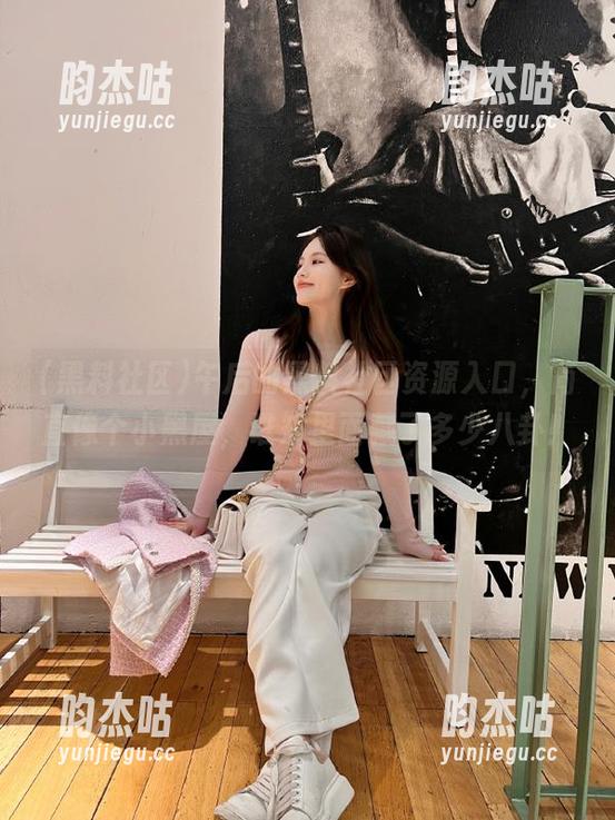 午后的黑料社区资源入口，简直像个小黑屋，谁知里面藏了多少八卦！