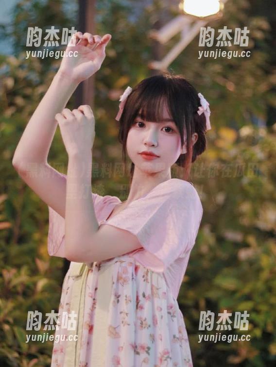 黑料网址苹果版：让你在瓜田里打滚，别怕，没蜈蚣！